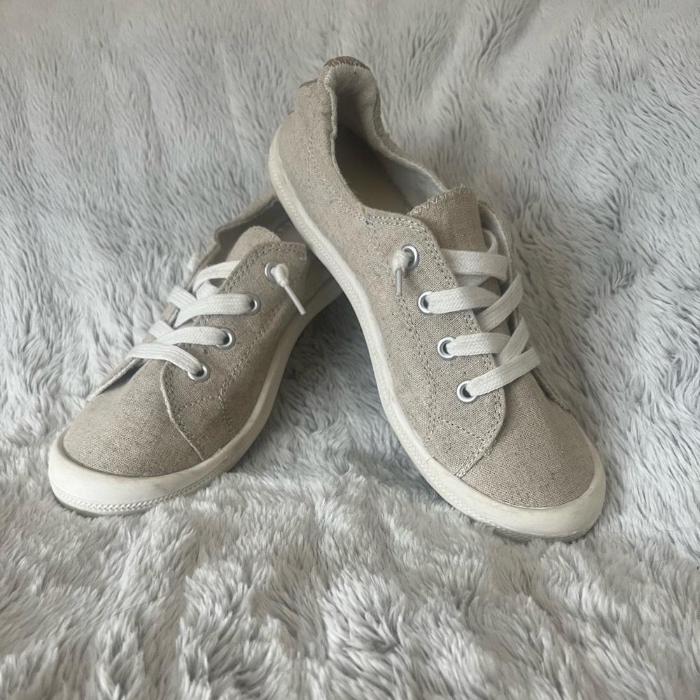 Cute Madden Girl Slip On Women’s Sneakers Shoes Tan Neutral Color